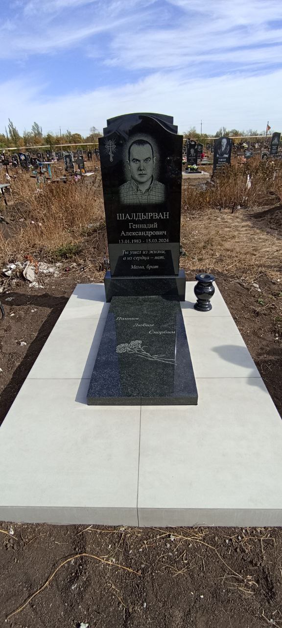 Гранитный памятник Гранитный памятник